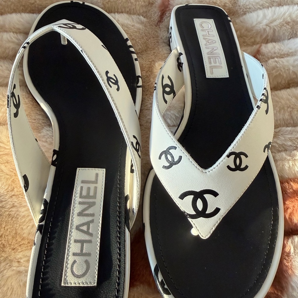 CHANEL Women's Black and Cream Logo Sandals